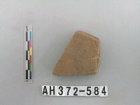 藏品(灰褐色細砂硬陶片)的圖片